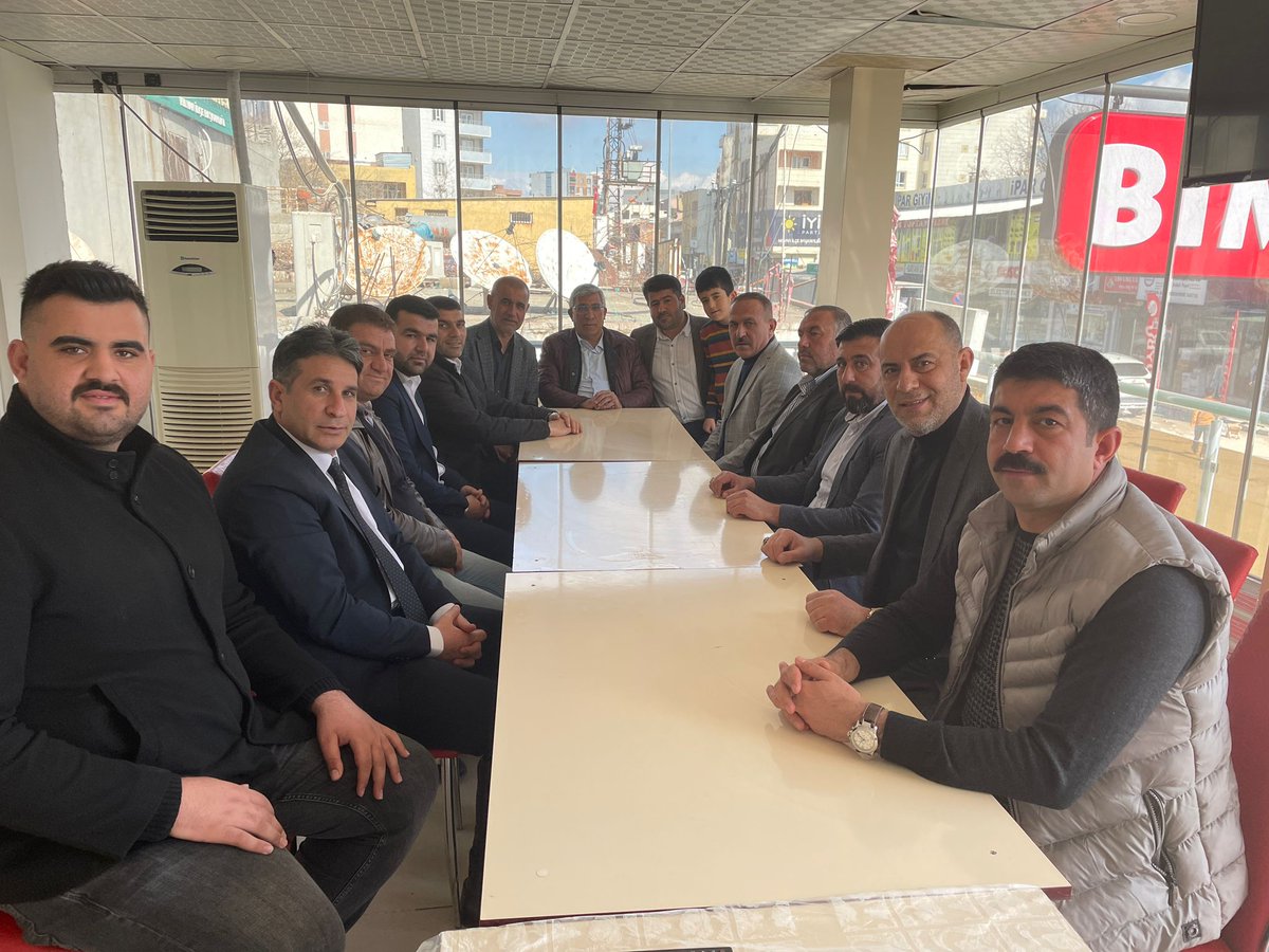 gelecek63's tweet photo. İl Başkanımız Abdullah Yeşil
ve Yönetim Kurulu Üyelerimiz Hilvan İlçe Başkanlığını ziyaret ettiler. @Ahmet_Davutoglu @SelimTemurci @selcukozdag @mnedimyamali @torunkani @serkanozcan1 @mustafamente https://t.co/NedBrBCjkB