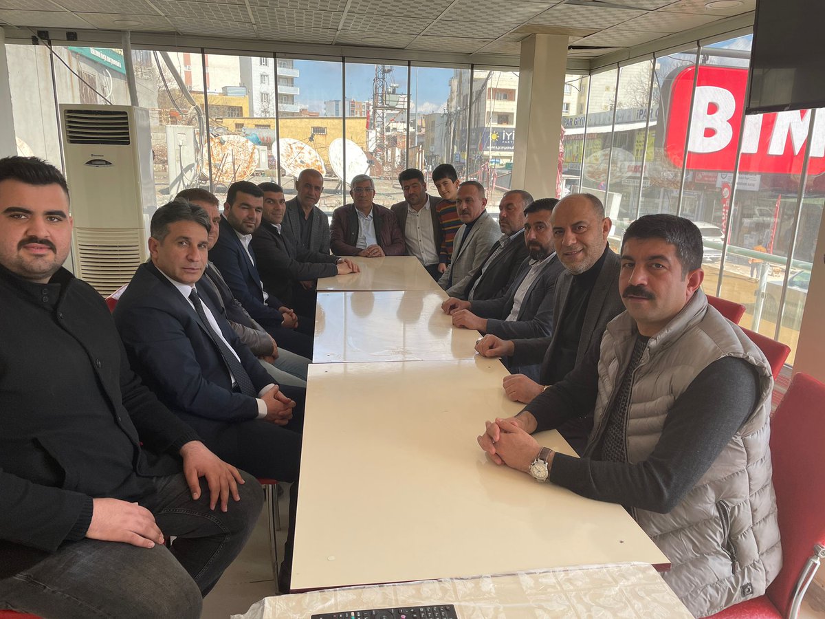 gelecek63's tweet photo. İl Başkanımız Abdullah Yeşil
ve Yönetim Kurulu Üyelerimiz Hilvan İlçe Başkanlığını ziyaret ettiler. @Ahmet_Davutoglu @SelimTemurci @selcukozdag @mnedimyamali @torunkani @serkanozcan1 @mustafamente https://t.co/NedBrBCjkB