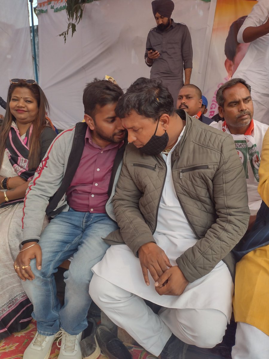 updSandeep's tweet photo. It was such a great opportunity of meeting the true gem #OxygenMan @srinivasiyc ji in Phephna constituency. Thank you so much for your time and patience. Keep inspiring sir #CongressforUP #aarahihaicongress https://t.co/RVjvVBhU5g