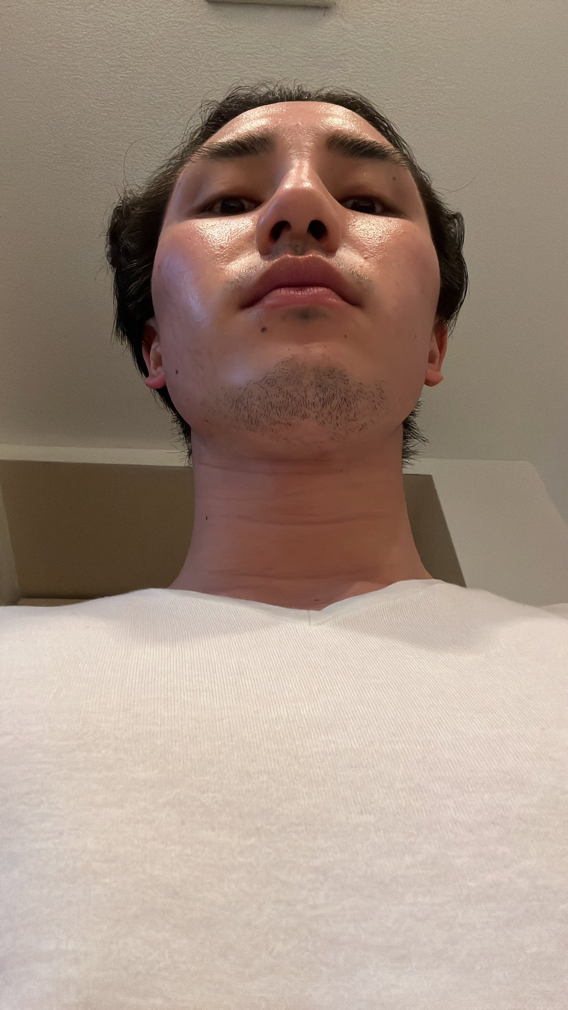 Twitter 上的 ドッキリ家族 ここ最近髭の生えるスピードが以上です 25歳になってから更に加速しています 不潔な画像ですみません 髭が似合うのであれば伸ばしたいのですが 中途半端な所までしか生えずおまけに似合わないので撮影前はなるべく剃るようにしてます 今日は