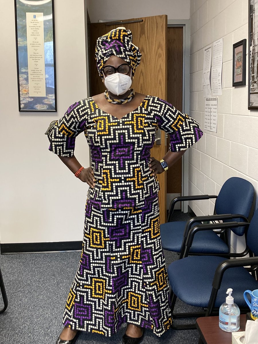 hcpss_wlhs's tweet image. Ms. Bademosi looking resplendent! 💚💛 @BademosiIrene