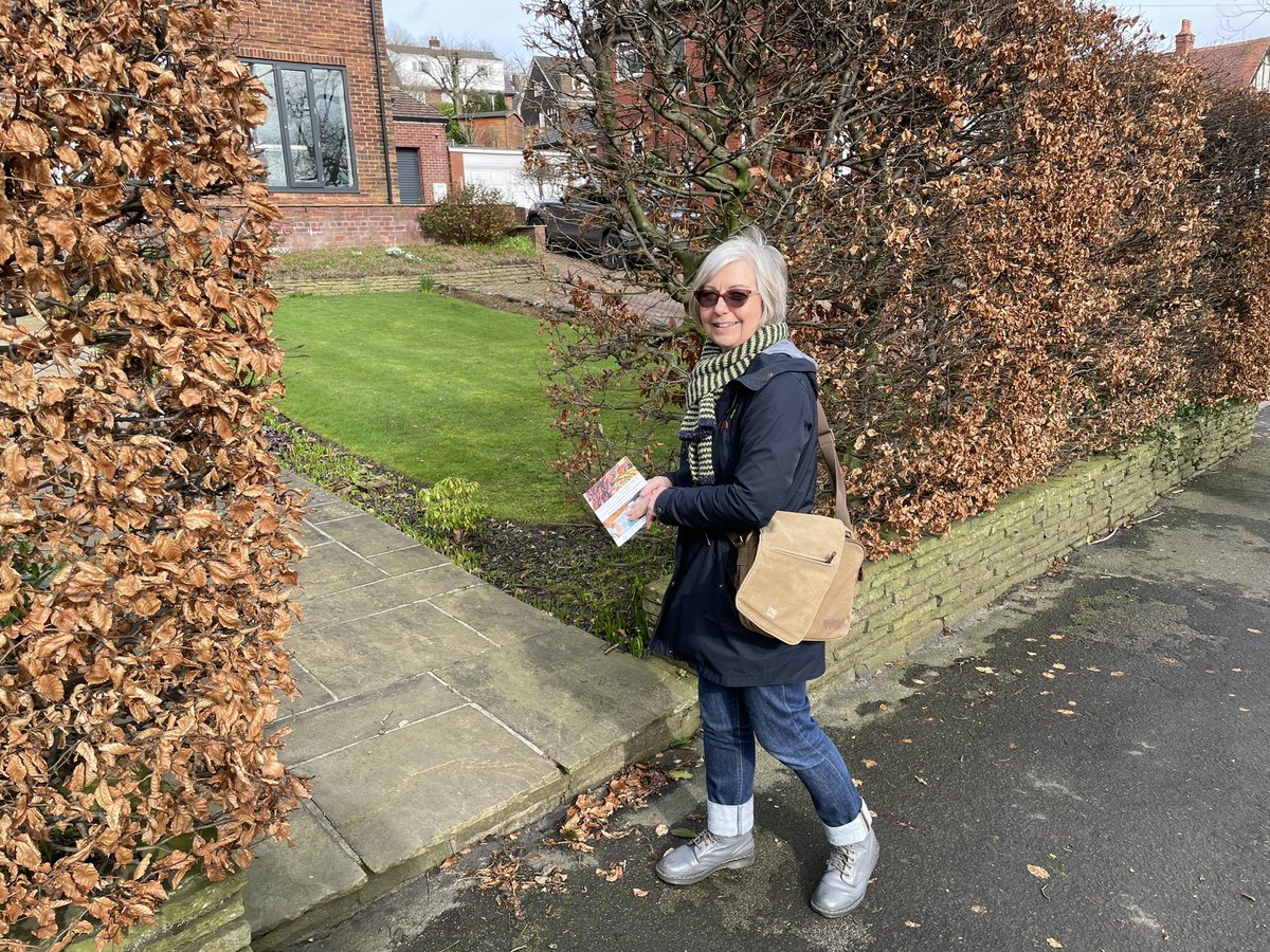 LizAckerleyArt's tweet photo. Out delivering flyers for our exhibition: LANDSCAPE OUT @GalleryOldham - Preview 1 week today! Saturday 05th March 2 pm- hope to see you there! #artexhibition #locallandscapes #OldhamHour #saddleworth #mossley to find out more : https://t.co/zSpASYnXGY https://t.co/dc35XWivOO