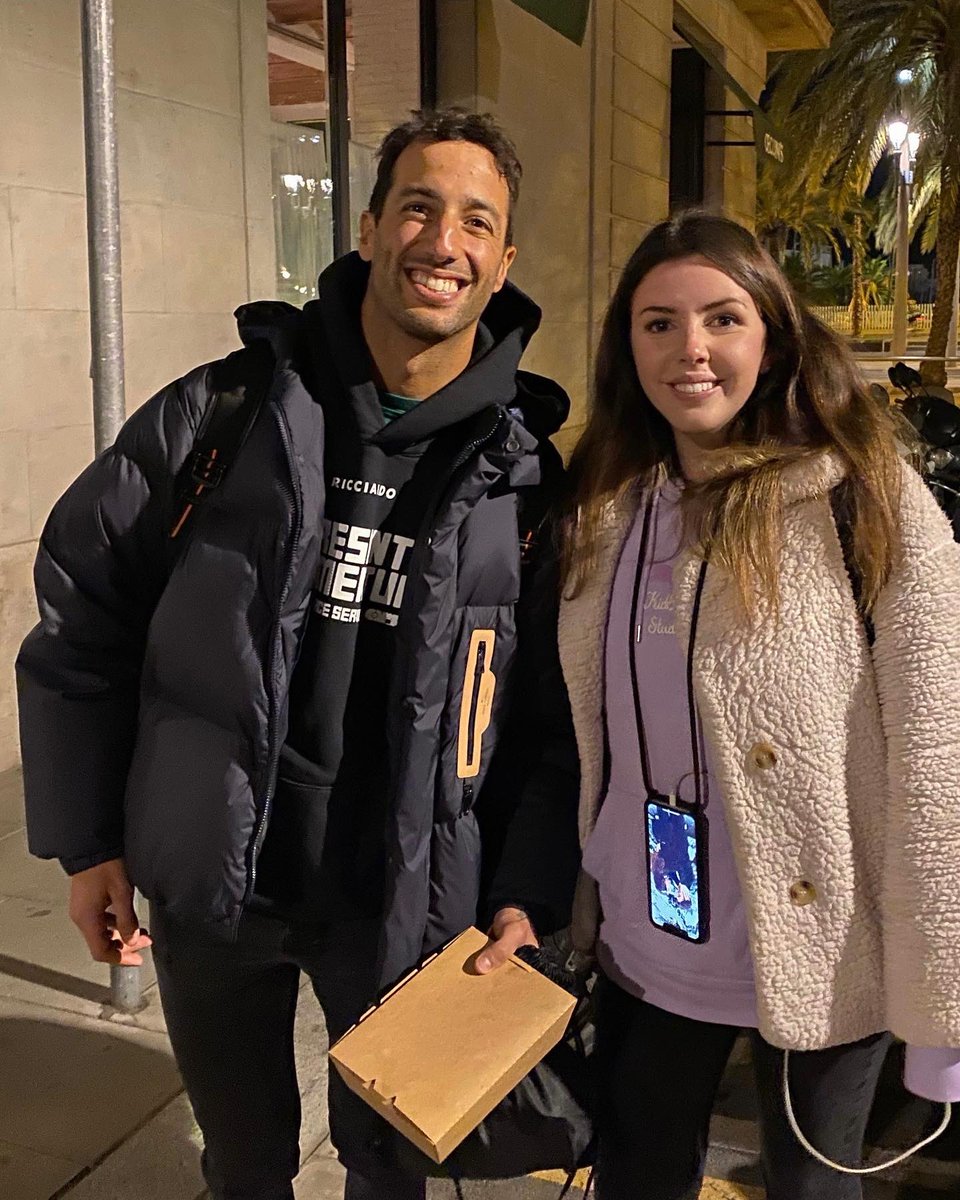 I can’t believe I met Daniel Ricciardo 😍🧡