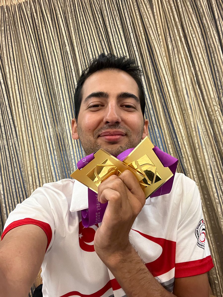 Gururla ve mutlulukla söylüyorum: Ben Dünya Şampiyonu bir sporcuyum! 🇹🇷🥇🌍🏹 Bugüne kadar verdiğim emekler, tüm yaşadıklarım aklımdan bir bir geçiyor ve geldiğim noktadaki heyecanımı sizlerle paylaşıyorum. Destek mesajlarını ve dualarını gönderen herkese çok teşekkür ederim.