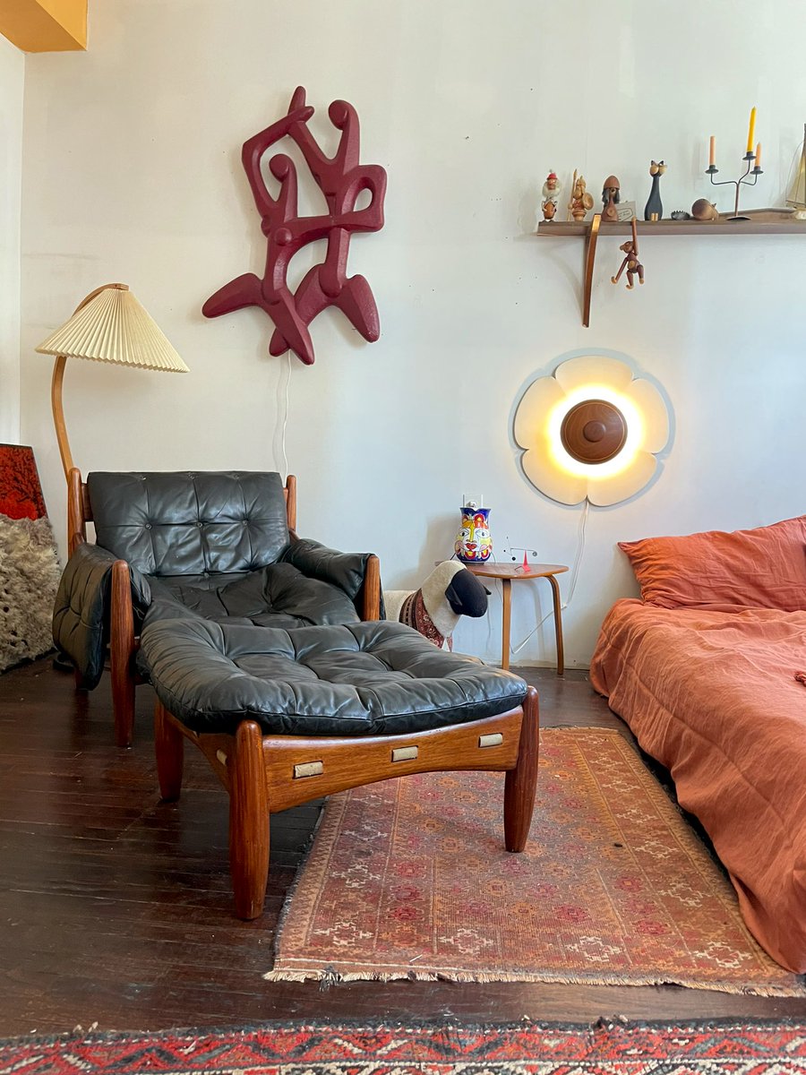 seanieviola's tweet photo. Bedroom is starting to look like a museum https://t.co/PCA0uNfk3l