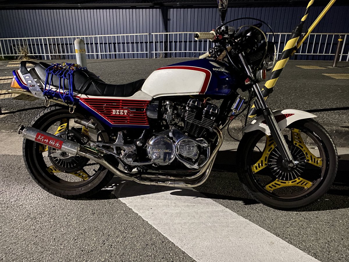 赤ソリに！チェーーンジっ！夜ツーお疲れっした！^_^ #cbx400f #赤ソリ