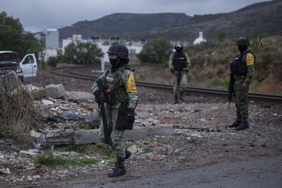 PacoTrejoR's tweet photo. -Mueren mexicanos en guerra
-¿En Ucrania? 
-No, aquí en Zacatecas #México
#ZacatecasEstadoDeGuerra
#GobiernoFallido https://t.co/XI0JjRMNqs https://t.co/lPY19aERdS