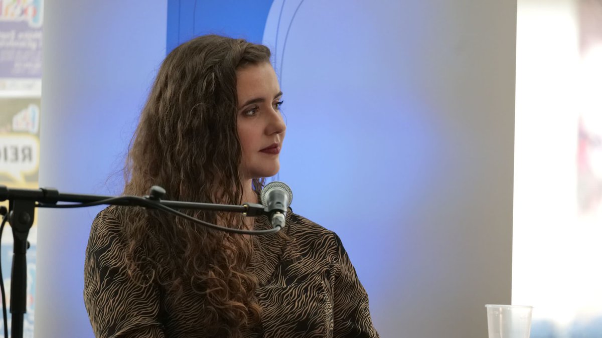 Culturlann's tweet photo. @CaoimheChats i gcomhrá le beirt bean laoch na litríochta @celiadefreine &amp; Máire Dinny Wren 
#féilefocal #changingthemessage #athrúteachtaireachta 
@poetryjukebox https://t.co/kz0RGYkXVs