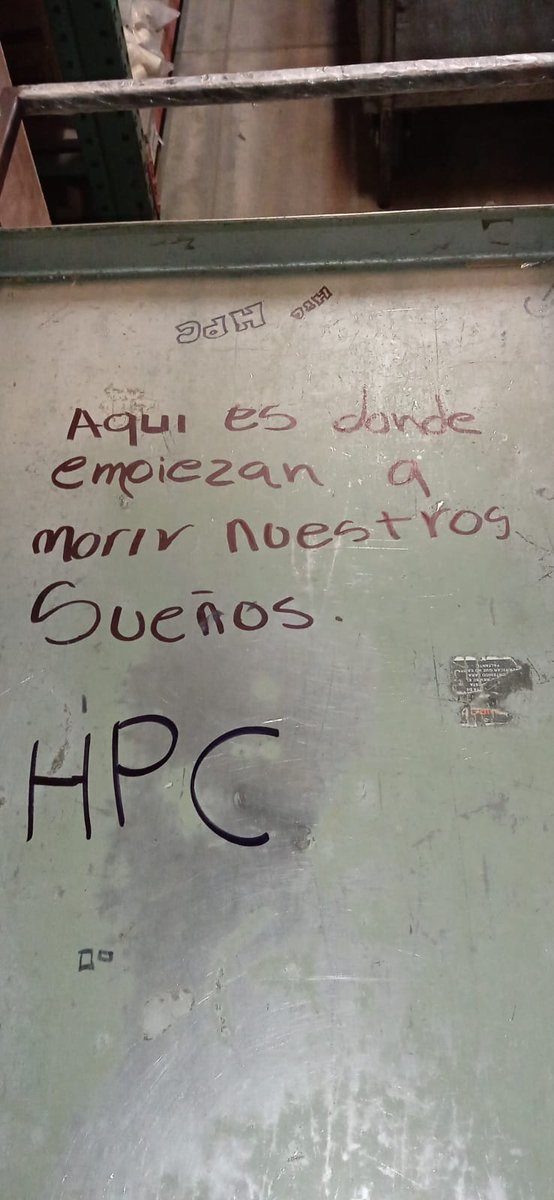 He_TheMitic's tweet photo. Un trabajador de Bodega de Cemaco/Herramientas Poderosas Corp. 

Trabajo duro o explotación? 

#Cemaco https://t.co/aVmMEemORO