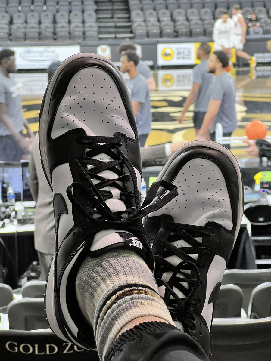 tymcgregor's tweet photo. 🏀🏀COURTSIDE >POOLSIDE☀️☀️
#Orena Hangin’ w/ The Mighty 1’s & Reminiscing On My Young Hoop Days! #WeTheMIGHTY #Blessed 🙏🏽 https://t.co/HNMgyLMIqF