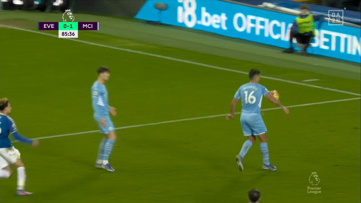 darbayit's tweet photo. One’s given, one isn’t. Don’t ever tell me the @premierleague isn’t corrupt 😂 https://t.co/gOdsAnZlSq