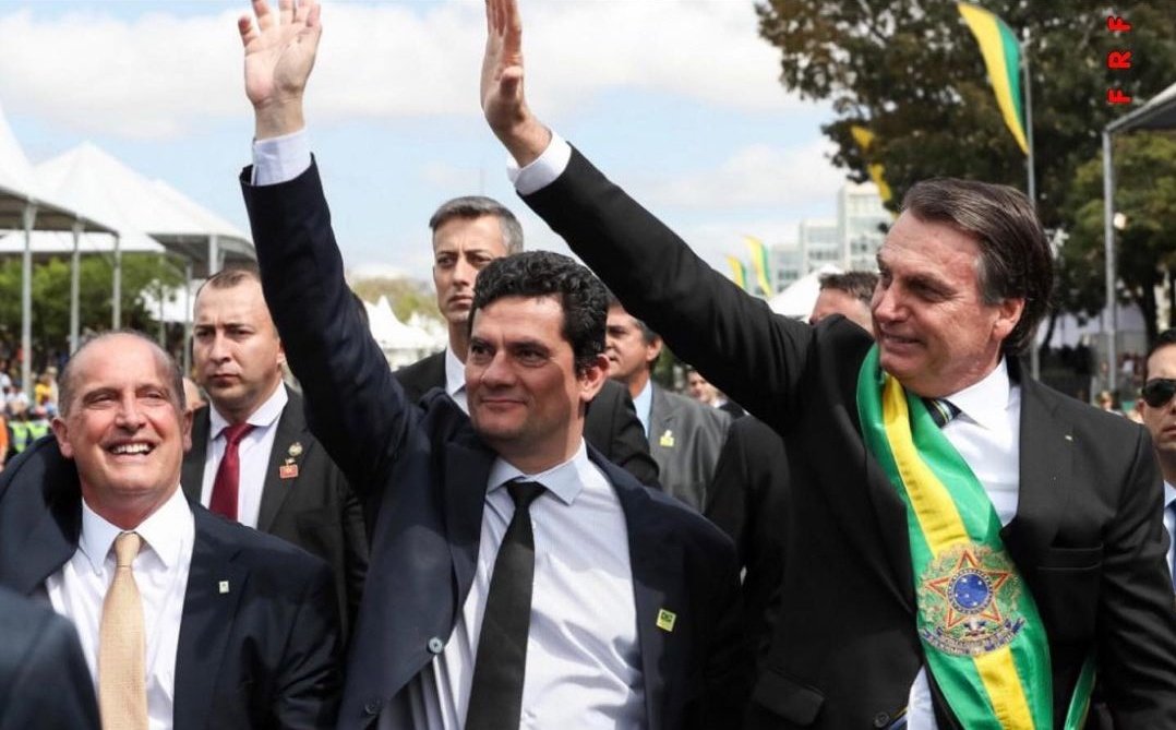 AlessandroPT89's tweet image. 🎶Quando eu falava dessas cores mórbidas 
Quanto eu falava desses homens sórdidos...
Vc não escutou...🎶