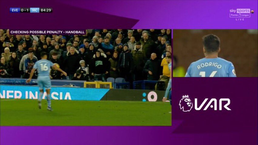 Jordan_JQS's tweet photo. How can you tell me City got a pen against wolves but Everton didn’t against city 🤷🏾‍♂️

#EVEMCI https://t.co/VsgMGAuiC8
