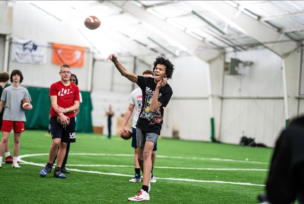 ClubHbhf's tweet image. Let it fly! 🦅 

#HandleBizHaveFunClub