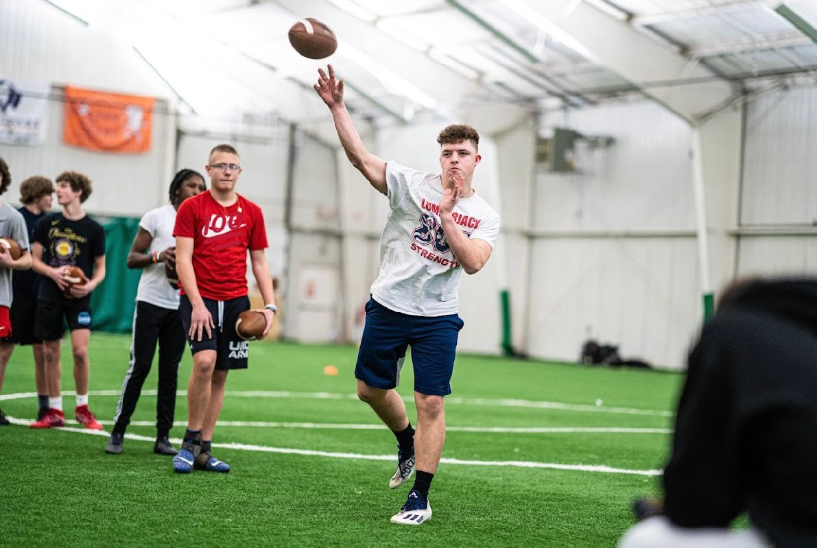 ClubHbhf's tweet image. Let it fly! 🦅 

#HandleBizHaveFunClub