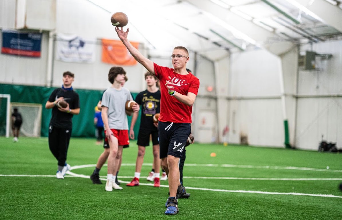 ClubHbhf's tweet image. Let it fly! 🦅 

#HandleBizHaveFunClub