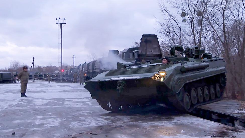 AIG5's tweet photo. Rusia invade Ucrania: el cerco de las tropas rusas a Kiev se encuentra con una gran resistencia en las calles de la capital
http://66.225.201.197/~kymmgejh/?p=149296 https://t.co/UpqC3iARrS