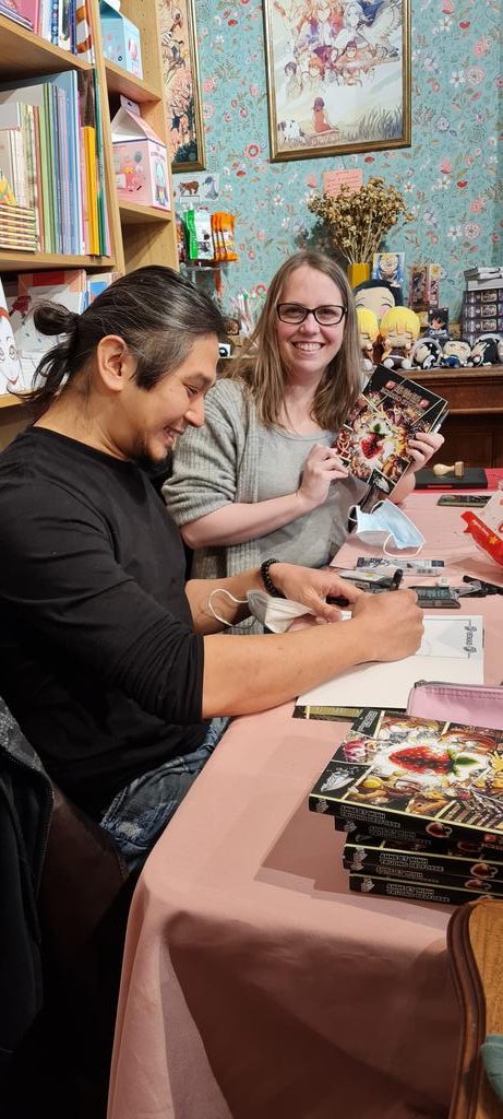 Les amis <a href="/anne_minh/">anne_and_minh</a> sont en dédicace au @lerenarddore  jusqu'à 19h ;)