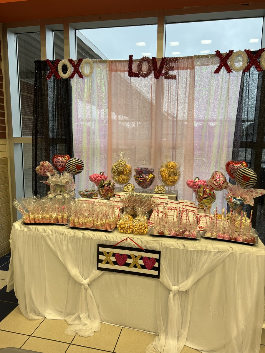 💕💕 The Love Soirée 💕💕 Celebrating and empowering young ladies through mentorship. Thank you Dr. Booker for bringing this opportunity to us!