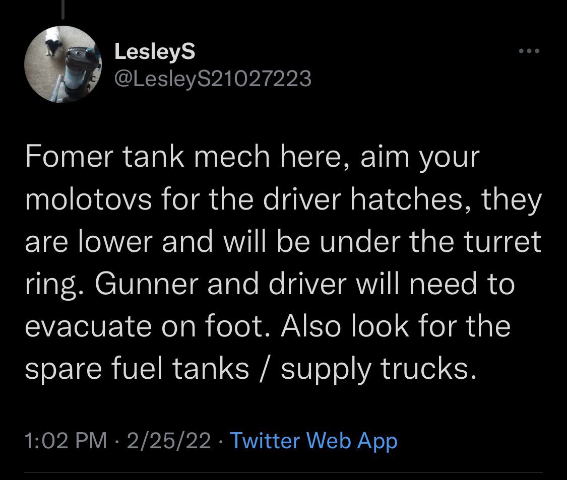 politicalbeauty's tweet photo. Aktuelle und ehemalige Militärs tauschen sich auf Twitter mit sehr interessierten Ukrainern zum Deaktivieren von Panzern aus👇 https://t.co/cSaIjsBlsA