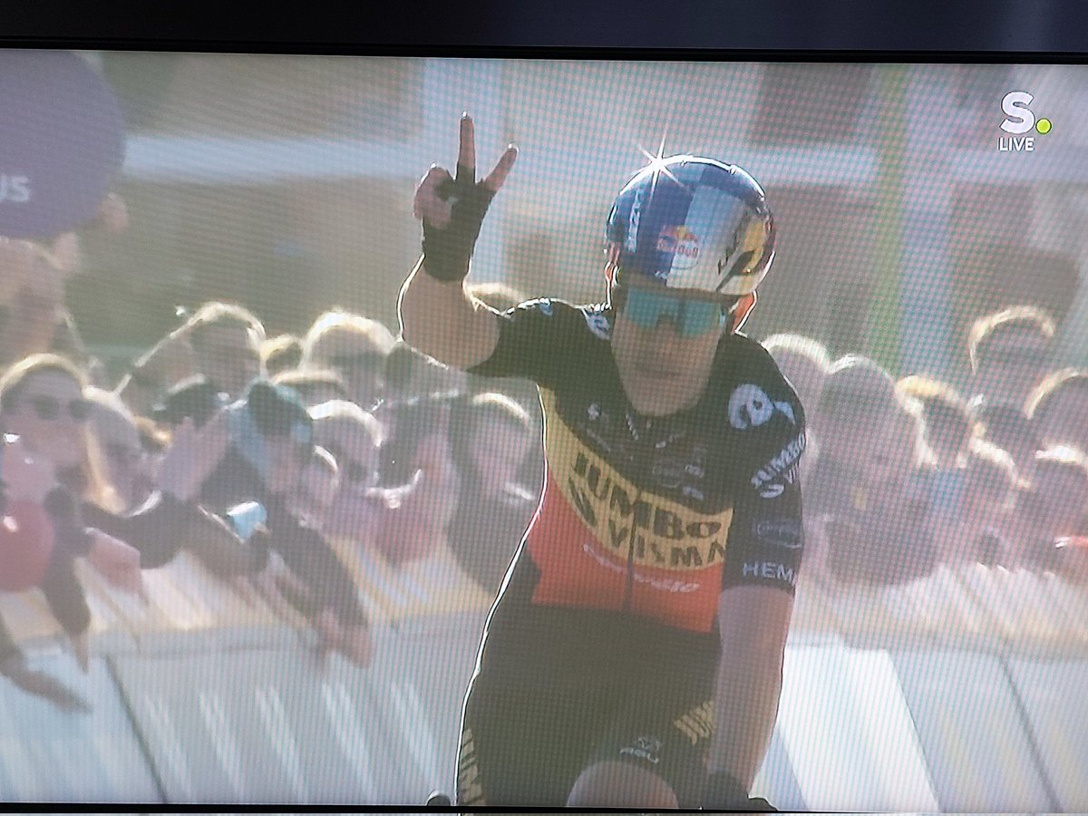 The most meaningful victory salute of <a href="/WoutvanAert/">Wout van Aert</a> ever. #OHN22

PEACE. VREDE. PAIX.