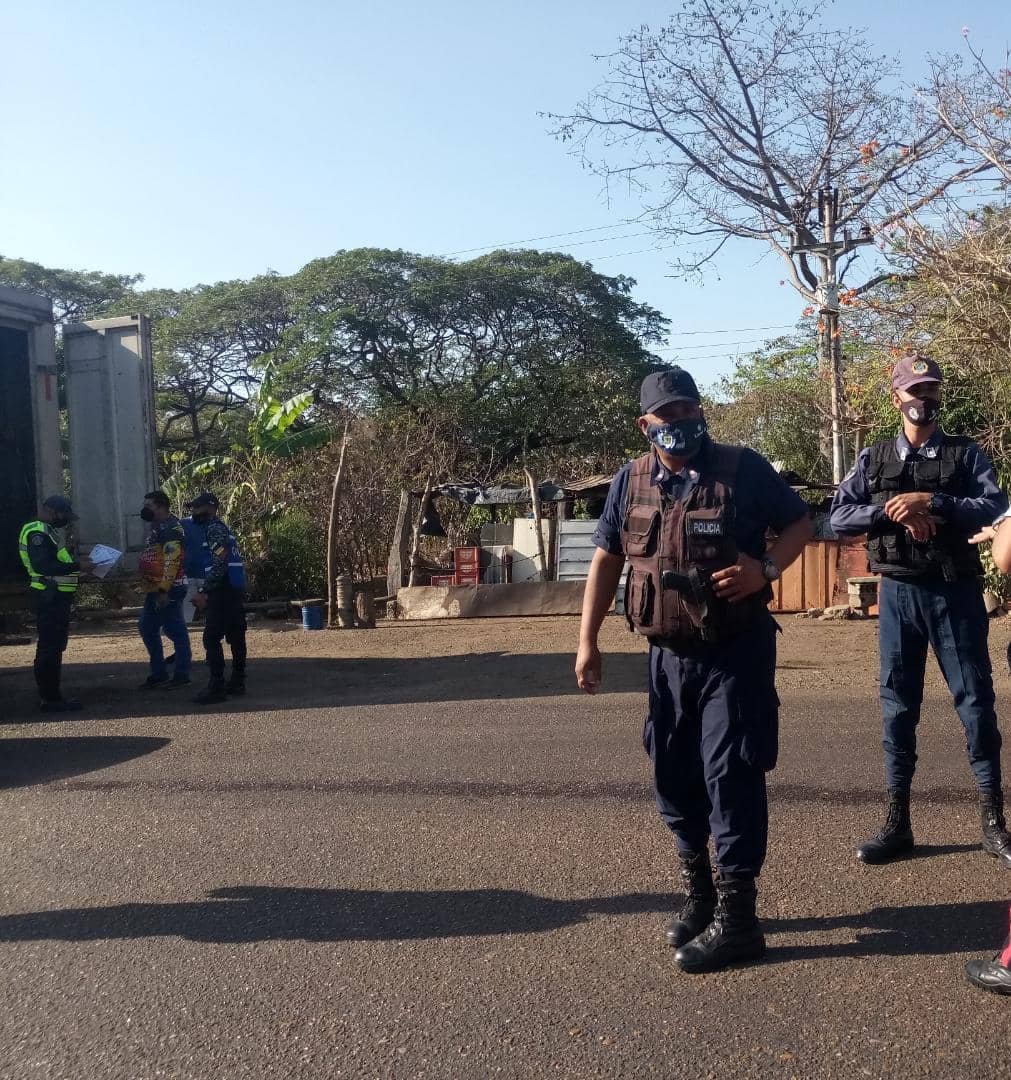 poliguarico15's tweet photo. Cumpliendo instrucciones del Gobernador @josemvasquez y lineamientos del G/D Miguel A. Urrieta M. Director de @poliguarico15 dando continuidad al dispositivo @Guaricoseguro se activó despliegue de seguridad en diferentes sectores del Mpio. Mellado.
#VenezuelaViveElCarnaval 
#CCP6 https://t.co/DDeBTDwTKn