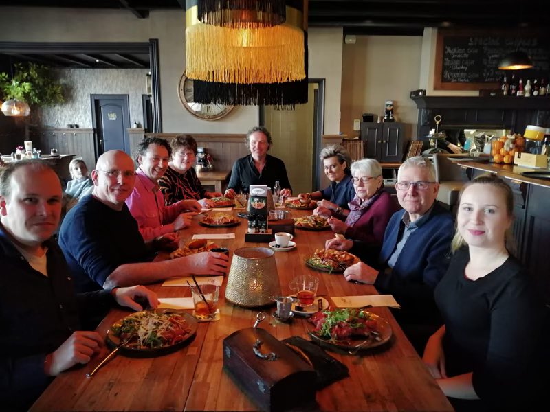 CDA #Bronckhorst op bezoek in #Keijenborg en #Hengelo. Gesproken met initiatiefnemers sportcentrum MFA. #indexatie Rondleiding in #Hengelo met werkgroep Vitale Kernen over compact winkelcentrum. Tot slot lunch #hengelose ondernemers over uitbreiding van winkelaanbod. #stemCDA