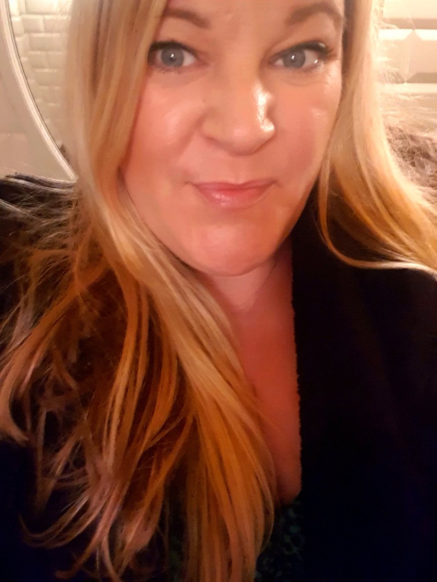 LittleMissLit tweet media