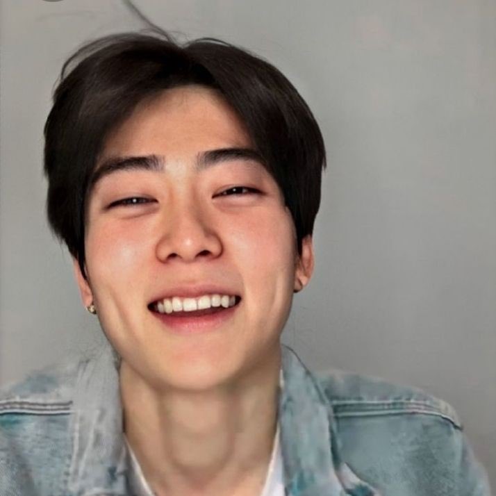 hermanleeee's tweet image. a #jaeren #renejae short filo au wherein...

intimidated ang isang Jamal sa isa sa mga kaibigan ng mga kapatid niya at inakala nilang galit siya sa mga ito without knowing he just adores his brother's friend at nahihiya lang talaga siya...