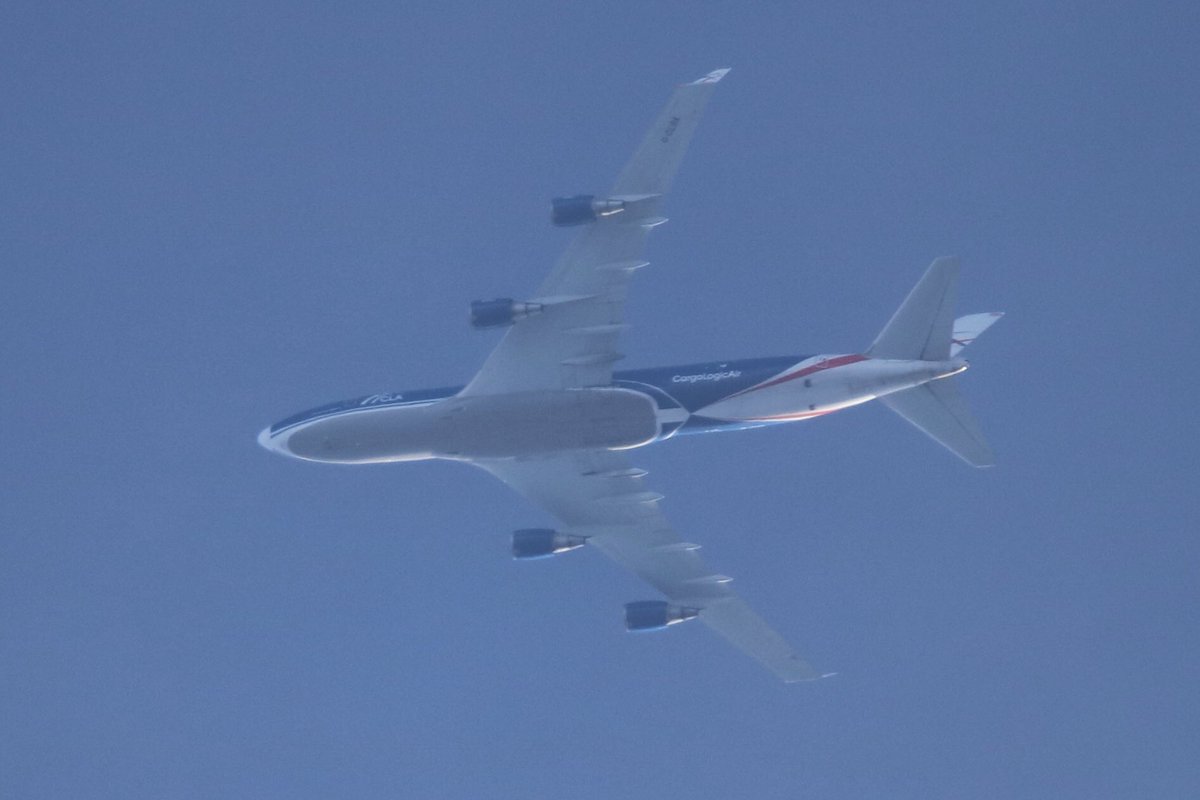 Calizona747's tweet image. Beautiful #CargoLogicAir  G-CLBA #747 has just flown over my house. Just love a jumbo 😍