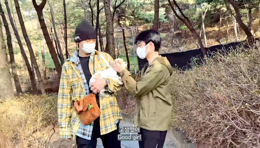 xiundaengi's tweet photo. sehun and baekhyun eating together, kai went to xiumin's last hadestown performance, chanyeol and kyungsoo for february nng video and suho commented on xiumin's recent instagram post ALL IN TWO DAYS https://t.co/u4VJAJblHb