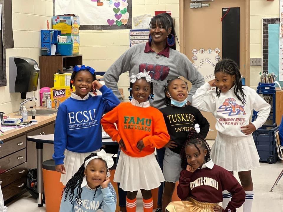 HBCU_Times's tweet photo. “Our unity is our strength, and our diversity is our power.” @KamalaHarris 

@linnell_cooper training them up in her class. When we lead, they follow.

#SCState
#FAMU 
#ElizabethCityState  
#Tuskegee
#SavannahState  
#Spelman 
#BethuneCookman 
#BlackGirlMagic 
#BlackHistoryMonth https://t.co/KmgpkCiQDN