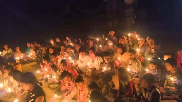 beth_dardar's tweet photo. Night protest led by residents from a village of #Tabayin , staged with candles to oppose the #GenocidalMilitary on Feb26. 

#WarCrimesOfJunta
#2022Feb26Coup
#WhatsHappeningInMyanmar https://t.co/3ZhmVjQIqM