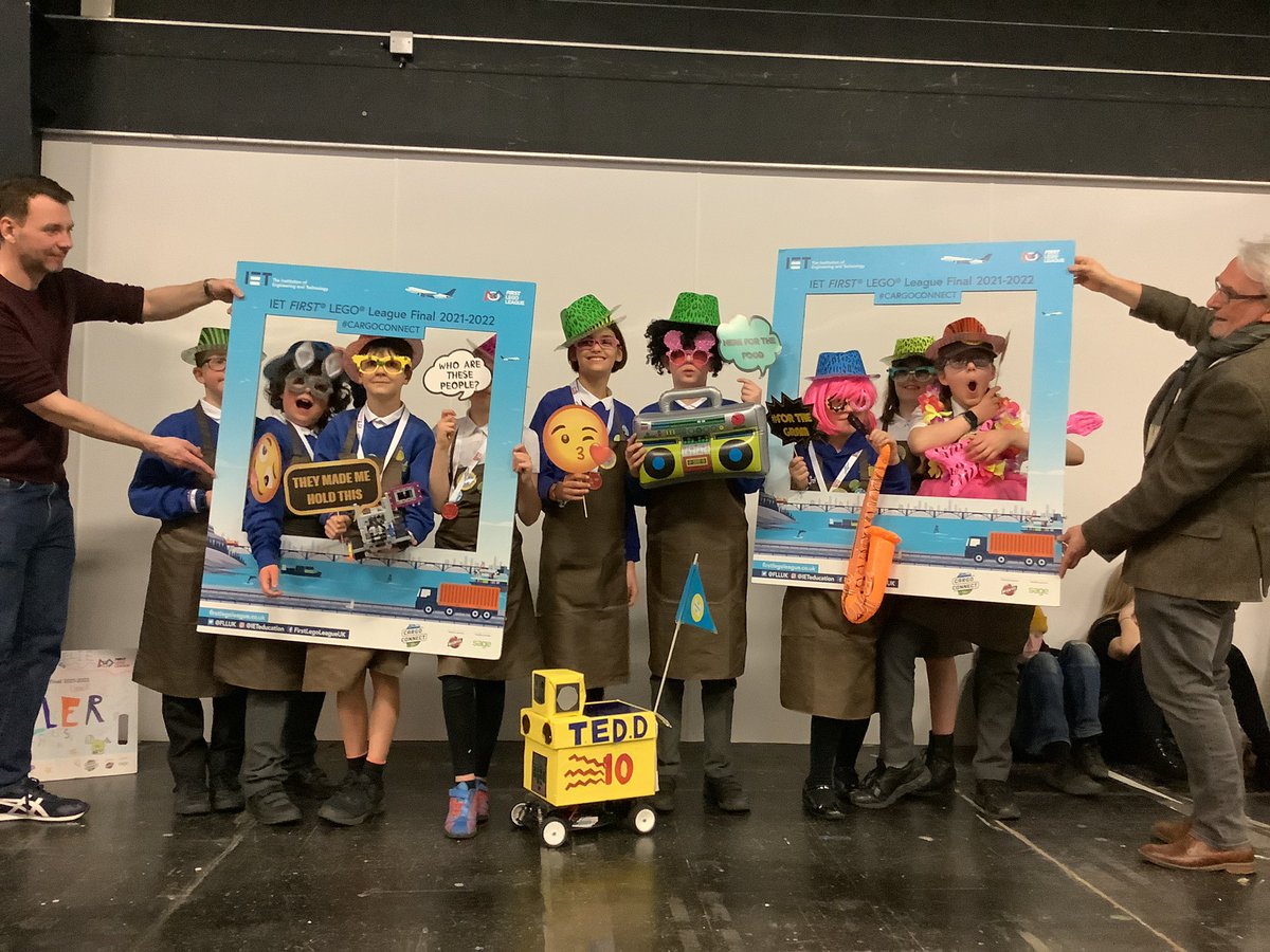 CPSLegoRobotics's tweet image. First Award - Best Selfie… and the winners The Cullercoders. A box of Lego on the way. What a start.👍🤞🏻National Competition and we are the first school mentioned.