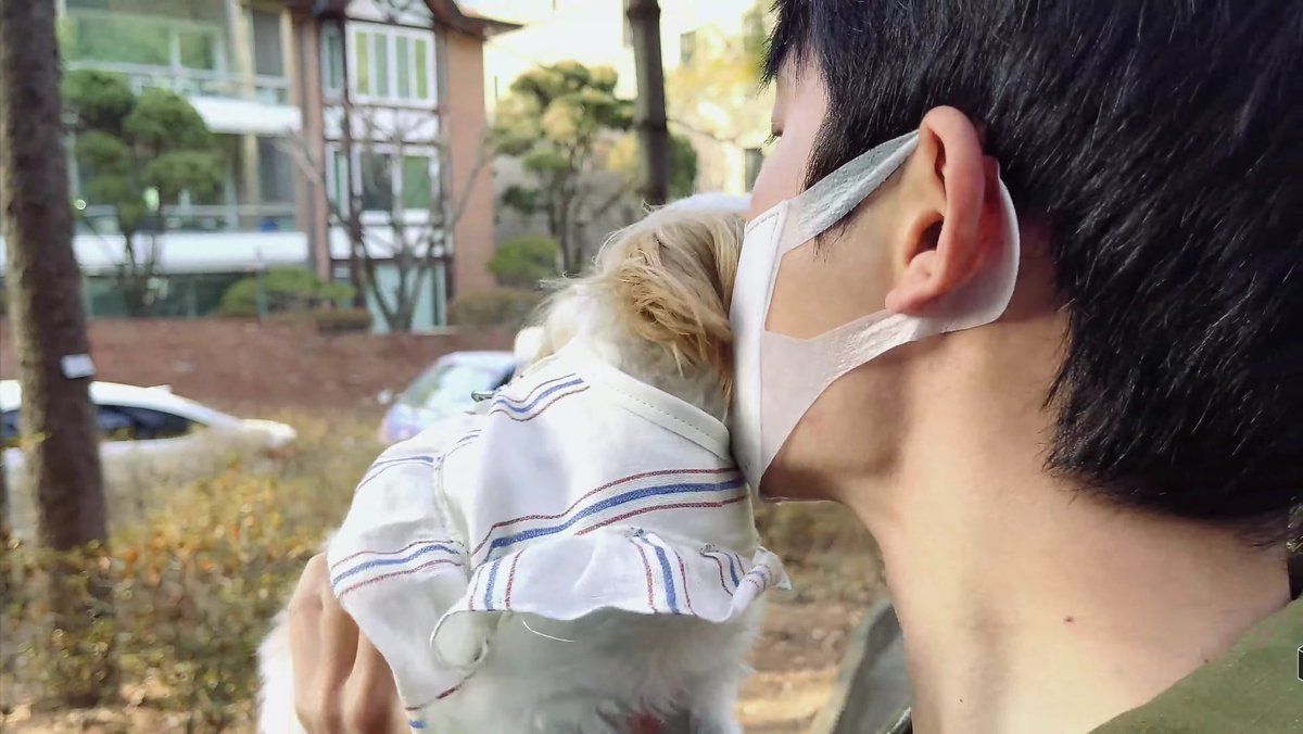 exoyugbeom's tweet photo. i want what she has https://t.co/W23uJGn7qV