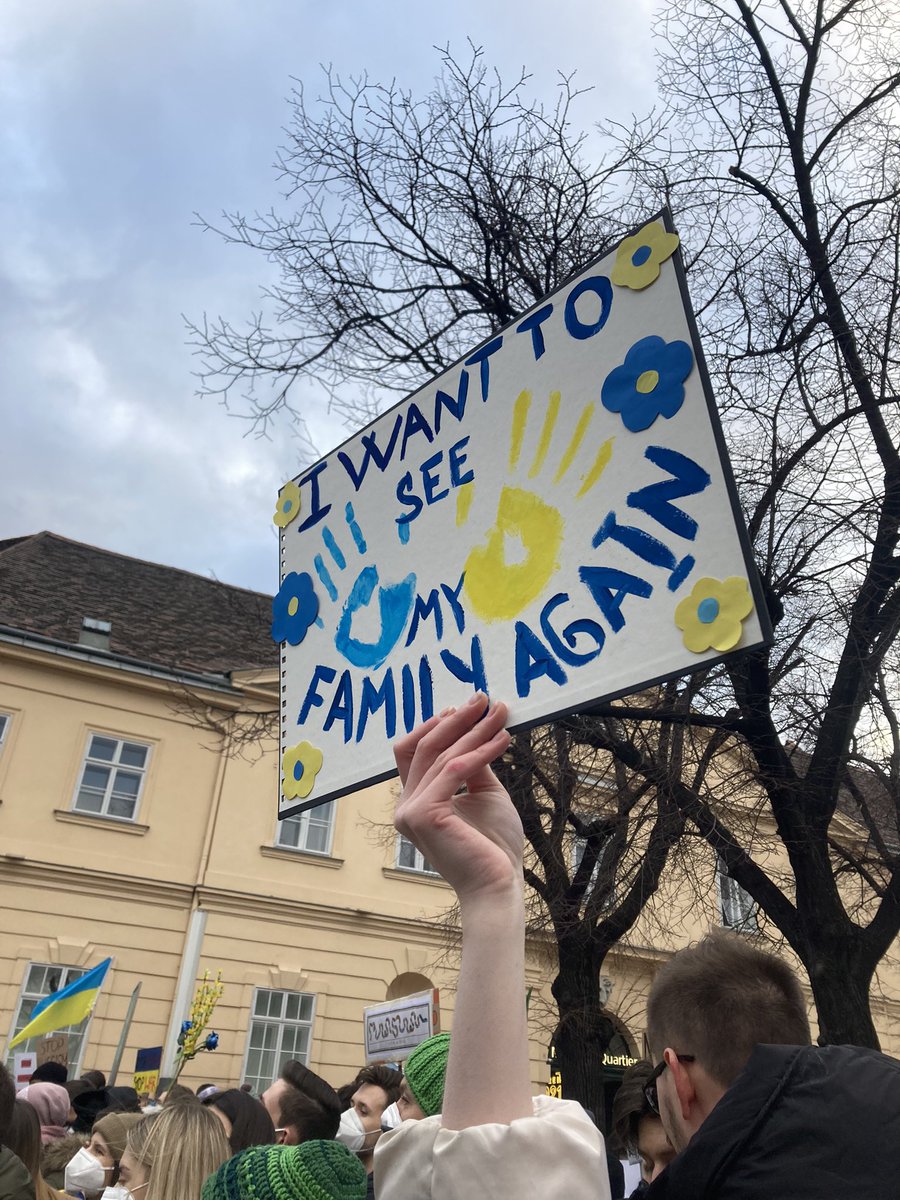 minasant's tweet photo. #wien Demo, Demonstration in Vienna  #Ukraine https://t.co/887UKZWpvY