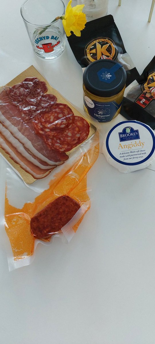 Ross Clarke (@rosswclarke) on Twitter photo If you're around Brick Lane today or tomorrow, check out the wonderful Welsh produce #welshfood <a href="/FoodDrinkWales/">Food and Drink Wales</a> #walesinlondon If you're around Brick Lane today or tomorrow, check out the wonderful Welsh produce #welshfood <a href="/FoodDrinkWales/">Food and Drink Wales</a> #walesinlondon