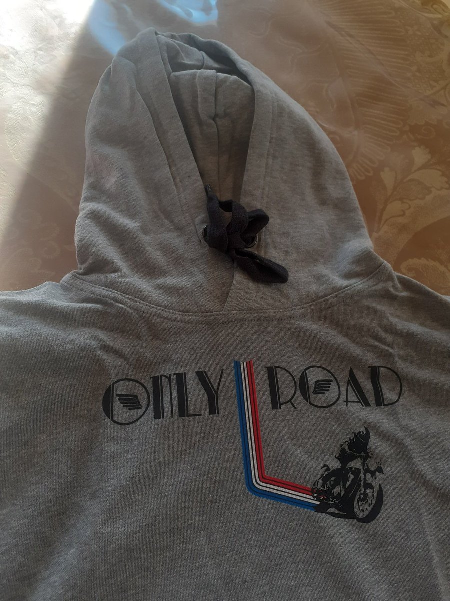 Culass_fr's tweet photo. Et zeeee repaaaaarti #OnlyRoad.
Onlyroad : le seul motoclub qui compte un seul membre. https://t.co/K5Tb8SIiFy