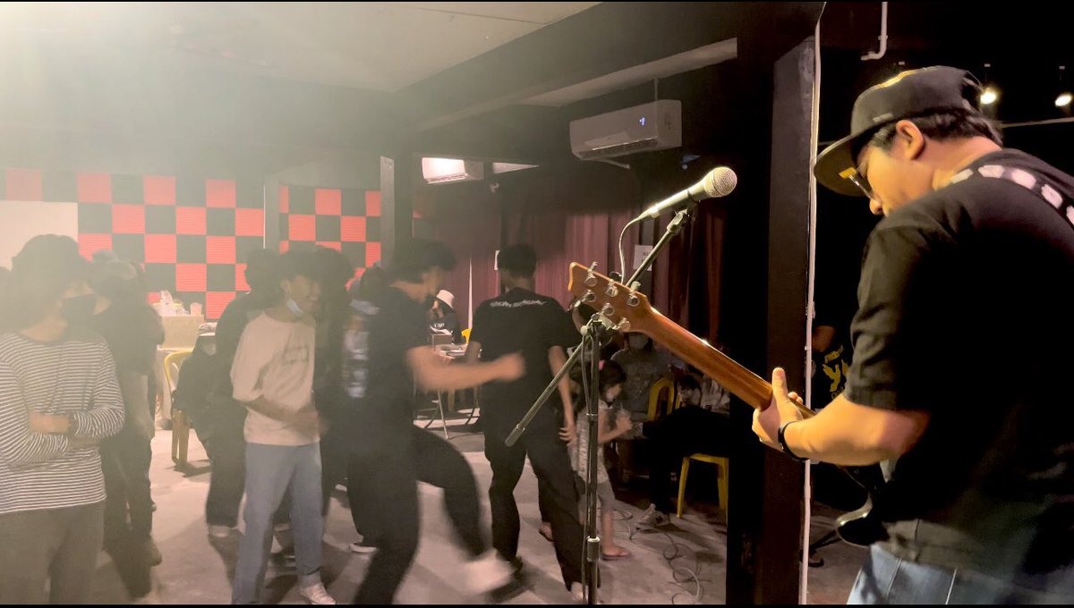 wiseband_'s tweet photo. Thanks guys, yang penting korang enjoy 🔥
#wiseband
#menentangsidurjana https://t.co/TvSiA4XNnm