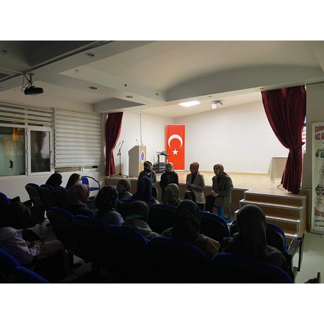 _disiliskiler's tweet photo. Gönül Elçilerimiz Edirne Hasan Sezai Anadolu İmam Hatip Lisesi'nde

Üniversitemizde okuyan Batı Trakyalı Öğrenciler  Birliği üyesi öğrencilerimizin son durağı Yunanistan uyruklu öğrencilerin yoğun olduğu Edirne Hasan Sezai Anadolu İmam Hatip Lisesi oldu. https://t.co/SsQmyyfy6g