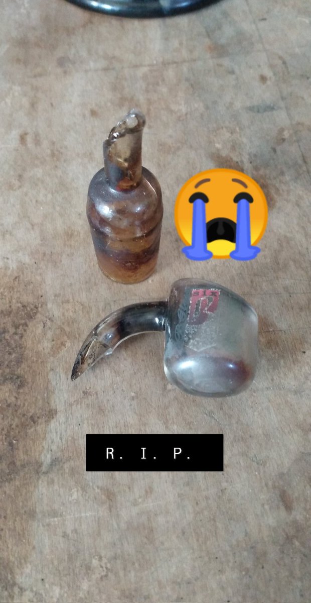 LadyBlockade's tweet photo. The Pot Gods said "no dab for you" this morning ๐ญ ๐ญ ๐ญ
#itbroke #stonerproblems #dab #dabbing #stonergoth #smokekink #smokefetish https://t.co/cP8alT6xdr