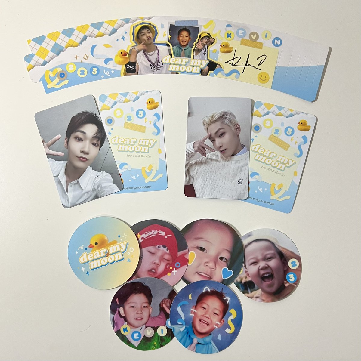 dearmymooncafe's tweet photo. gifts preview!

baby켑 stickers are only given out for special menu purchase (1 drink + waffle)
 
- it was supposed to be macarons but menu had to be changed due to unforeseen circumstances 

stickers has limited quantities! fcfs ✨

see y’all there later~ 💛

#dearmymooncafe https://t.co/Ozoldy8BaN