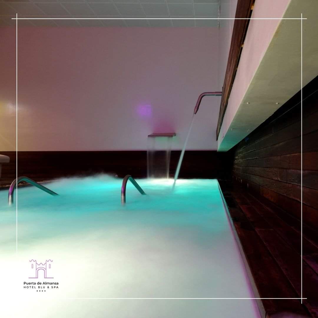 ¡Volvemos a abrir las puertas de nuestro spa!
Descubre todo un mundo de sensaciones en una de las zonas más relajantes de nuestro hotel. 

Reserva en el 967 34 00 09
#Almansa #hotelblu #spa