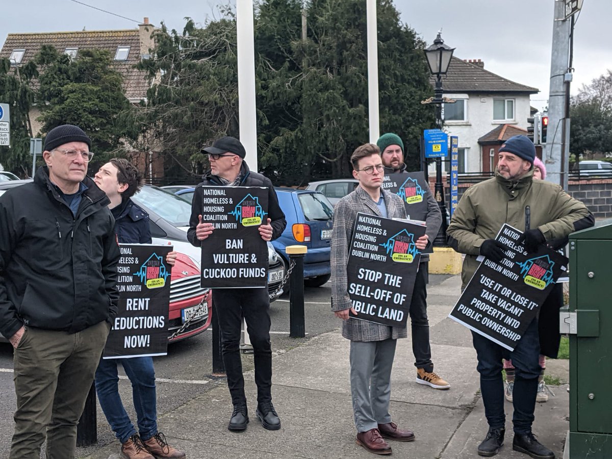 Keegan1Andrew's tweet photo. @_HousingCrisis Protest Beamount. Centre point if you will to over 30 #SHDs Drumcondra, Santry, Whitehall, Northwood, Kilmore and Finglas
Overdrvelopment with no homes to buy with unaffordable rents. Yet no infrastructure planed or approved. #PublicHousingNow
#VulturesOut #Rent https://t.co/H25cMOEuGG