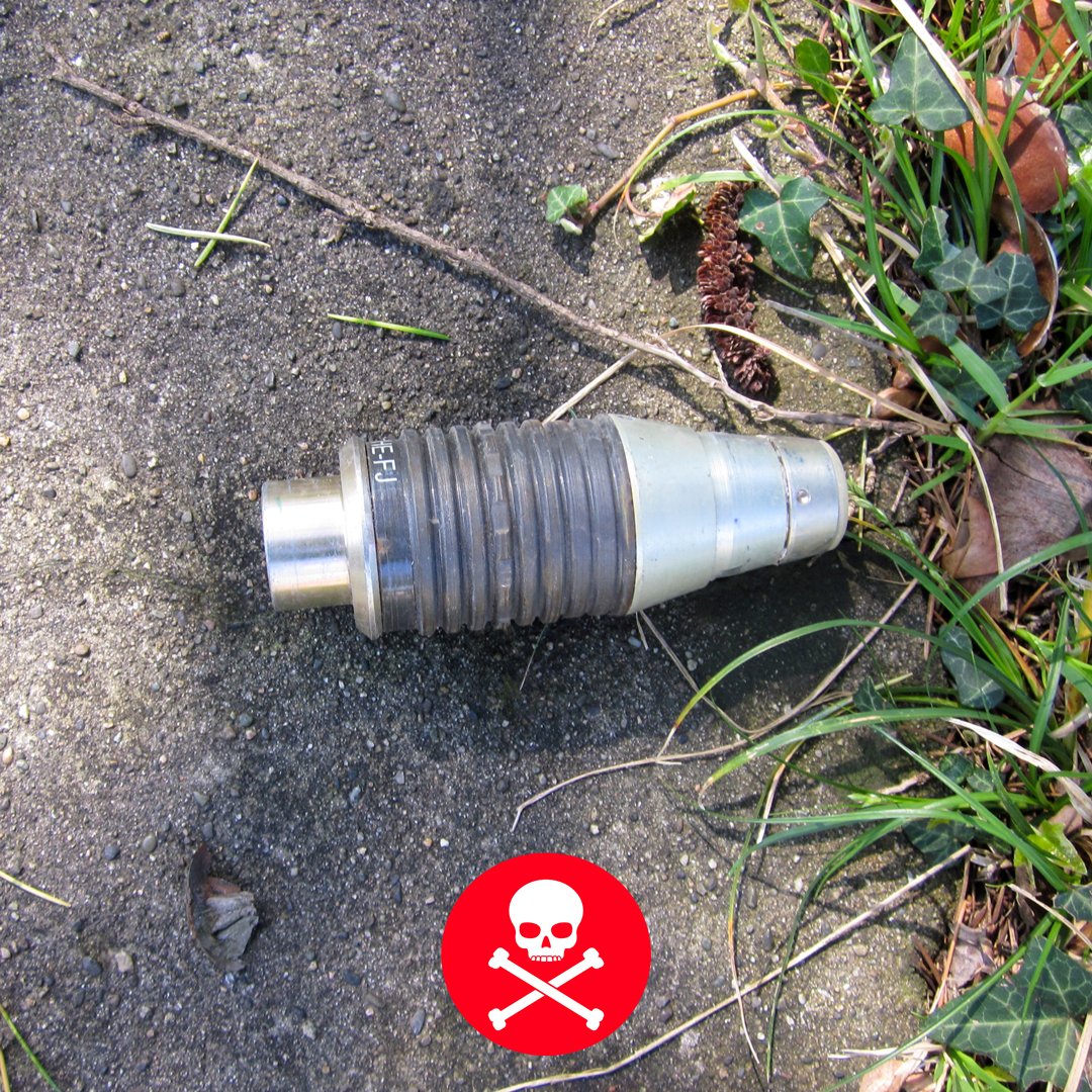 🇺🇦 URGENT SAFETY WARNING - Please share These are deadly devices. If you see anything like this: ❌Do not go near them ❌Do not pick them up ❌They are not safe to touch Call the local emergency authorities
