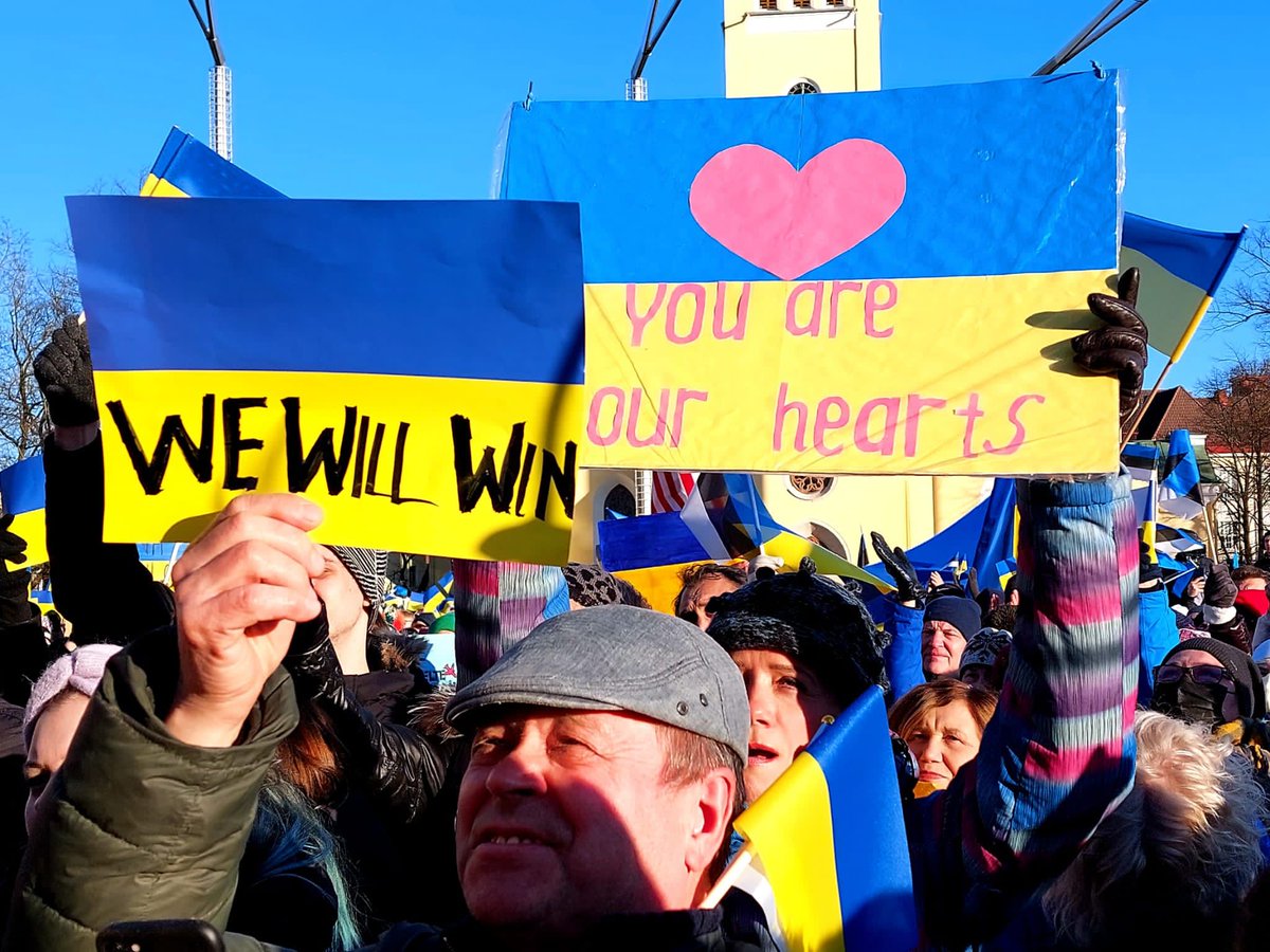 The largest demonstration in the modern history of Estonia took place in support of Ukraine. I am grateful to the Estonian people and @AlarKaris for their solidarity in these difficult times. Mr. President, our vyshyvanka suits you.