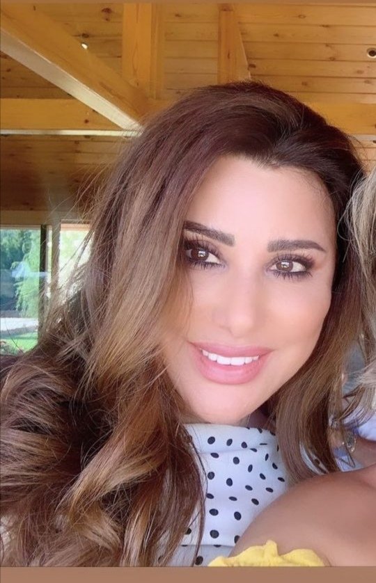Alesarnajwakara's tweet photo. @najwakaram 
في ناسسس ايامها بتكبرها وفي ناس ايامها بتكبر فيها وانتي ايامك مش بس كبرت فيكي وفتخرت فيكي كمان كل عام وانتي حبنا الوحيد ينعاد عليكي بمليار خير وصحة ونجاح ياعيونن قلب يانتييي😍😍❤❤😘😘😘😘🎉🎉
#HappyBirthdayNajwaKaram https://t.co/ow8p9EJLT2