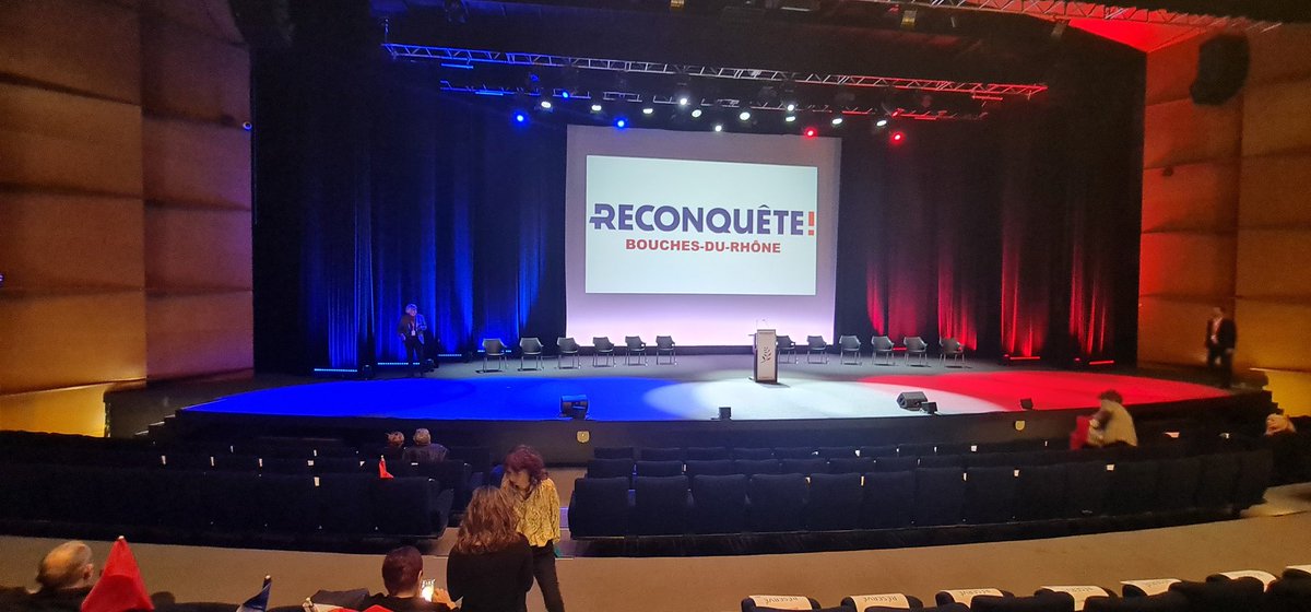 QuintelaDavid1's tweet photo. Début du #meeting de #marseille #collard #Ravier
#Pilard #Isnard 
 #zemmour2emetour 
#ZemmourPresident2022 https://t.co/REMDs7Y6Za