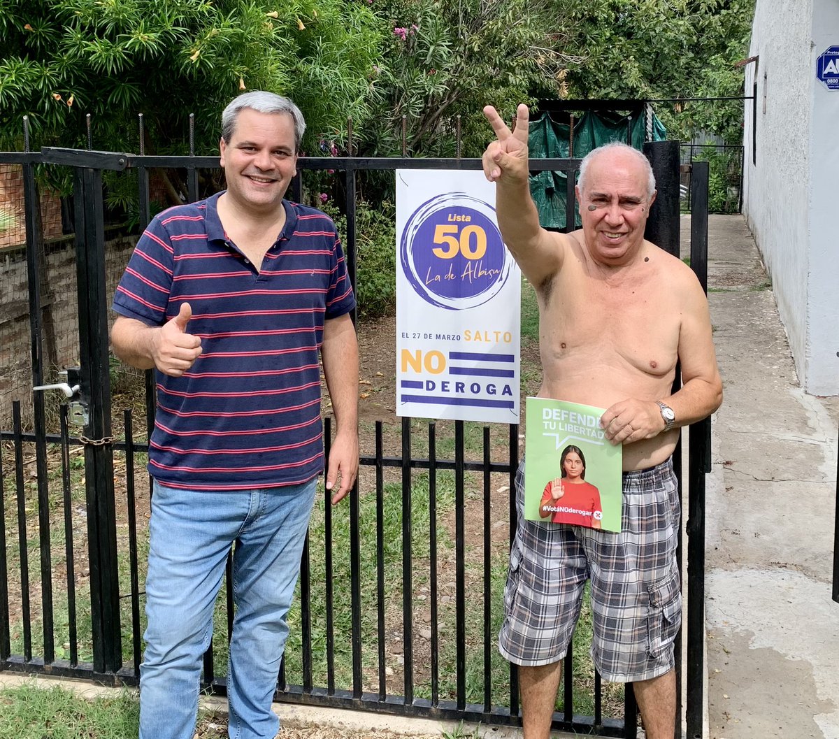 carlosilva_50's tweet photo. Hoy visitamos compañeros de la Lista 50 del barrio Cerro junto a @DanielLewisUY . Seguimos rumbo al 27 de marzo trabajando para NO derogar la LUC.
#VotáNODerogar
@LuisLacallePou @AlvaroDelgadoUy @CarlosAlbisu https://t.co/uZgtwIzSDb