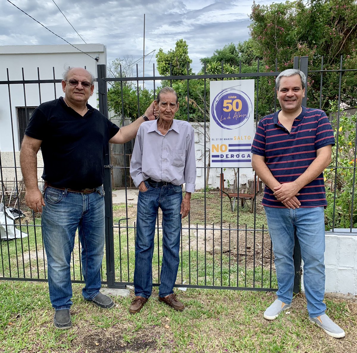 carlosilva_50's tweet photo. Hoy visitamos compañeros de la Lista 50 del barrio Cerro junto a @DanielLewisUY . Seguimos rumbo al 27 de marzo trabajando para NO derogar la LUC.
#VotáNODerogar
@LuisLacallePou @AlvaroDelgadoUy @CarlosAlbisu https://t.co/uZgtwIzSDb